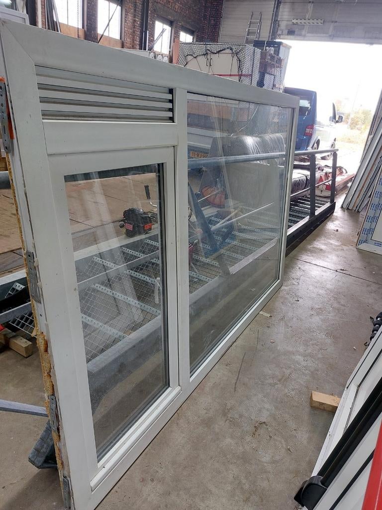 Kunstof kozijnen met draai kiep raam en dubbel glas, Kunststof, Raamkozijn, Zo goed als nieuw, 75 tot 150 cm