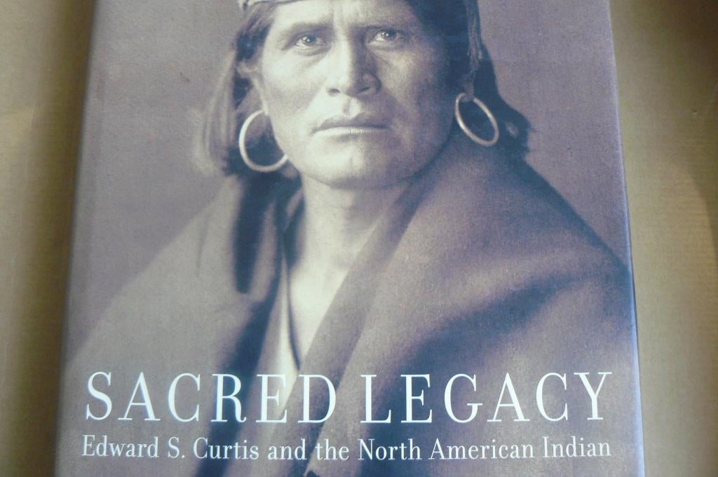 EDWARD S. CURTIS / Sacred Lagacy / North American Indian, Ophalen of Verzenden, Zo goed als nieuw, Fotografen