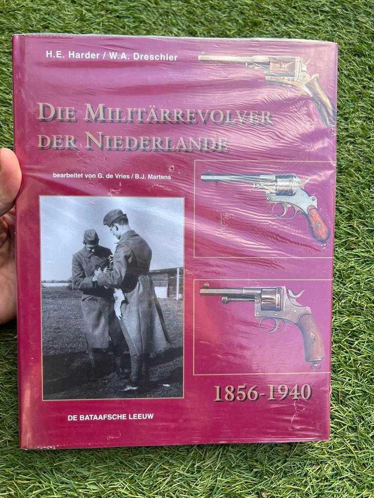 Nederlandse M1873 Revolver Naslagwerk Holster KNIL boek, Ophalen of Verzenden, Nederland, Boek of Tijdschrift