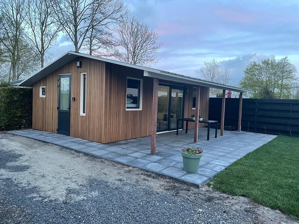 Mooi nieuw chalet met grote veranda, 2 slaapkamers, Recreatiepark, Friesland, Wasmachine