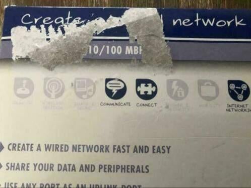 5 port switch 10/100 mbps, Ophalen of Verzenden, Zo goed als nieuw