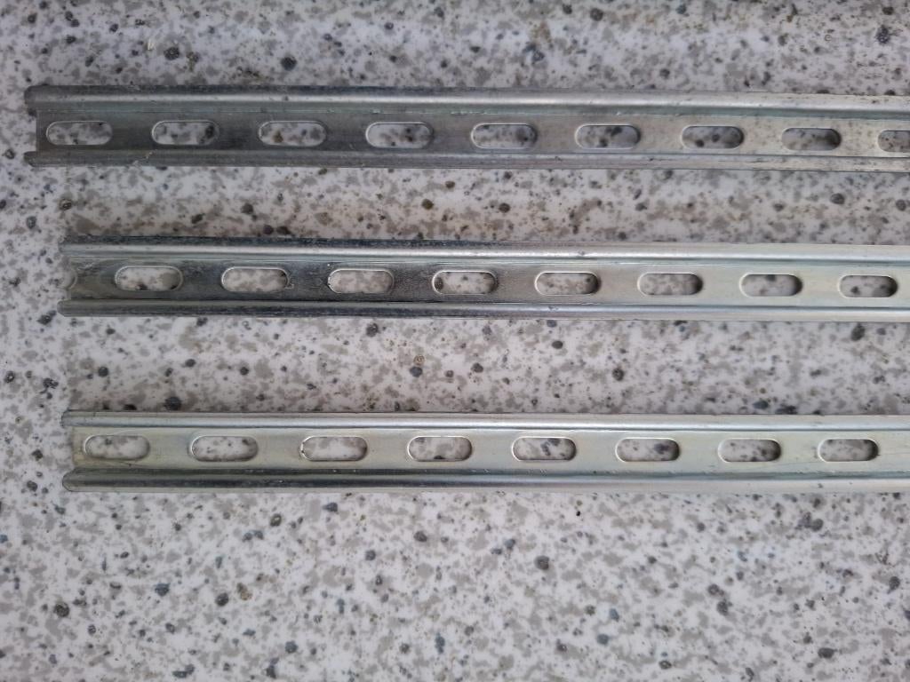 PHOENIX DIN-rails - NS 15 PERF 2 meter lang, Doe-het-zelf en Verbouw, Metalen, Ophalen, Nieuw, IJzer