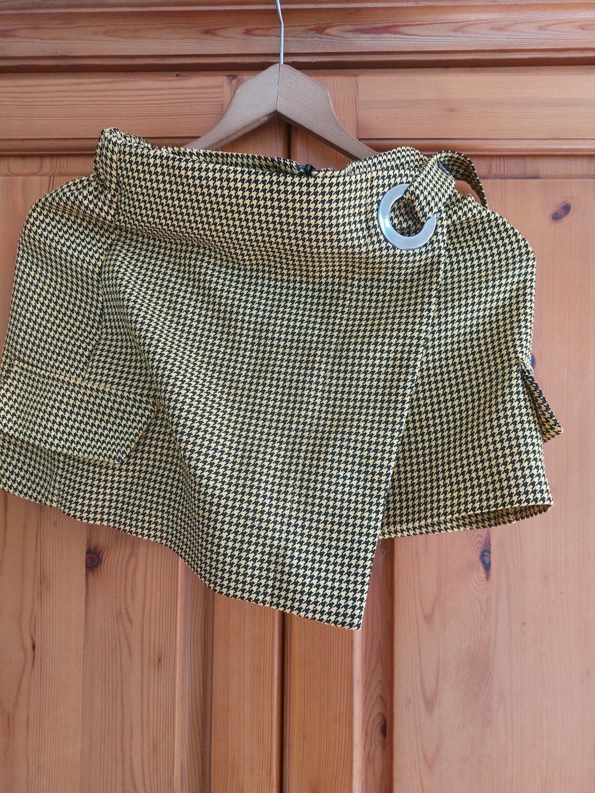korte broek met omslag, Bershka, maat 36, Kleding | Dames, Ophalen of Verzenden, Zo goed als nieuw