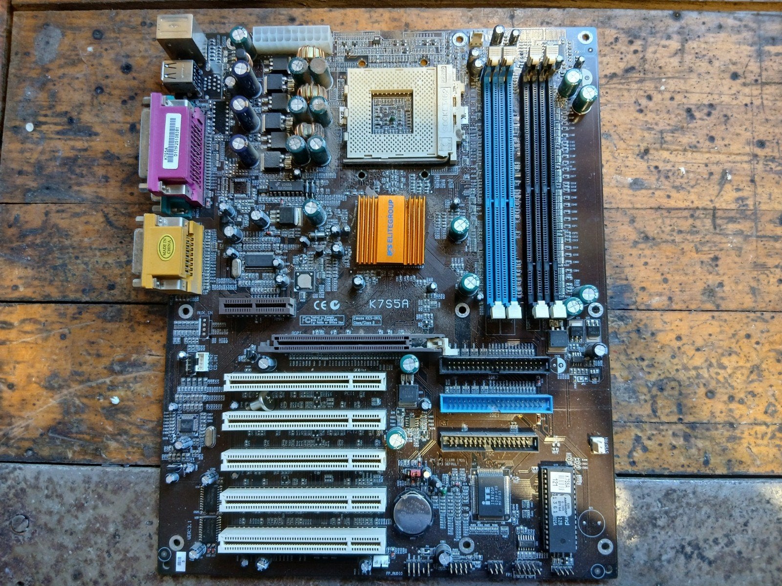 ECS K7S5A Moederbord met AMD Athlon socket 462, Gebruikt, Onbekend, Ophalen of Verzenden, Ecs