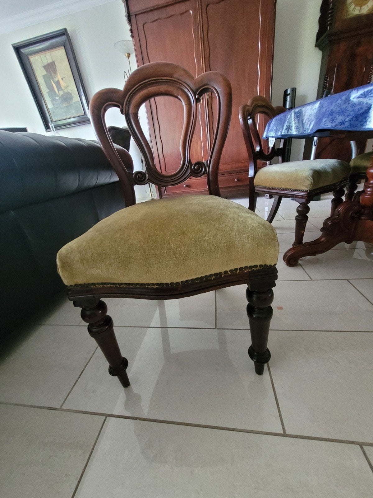 Antieke ronde eettafel met 4 stoelen, Ophalen