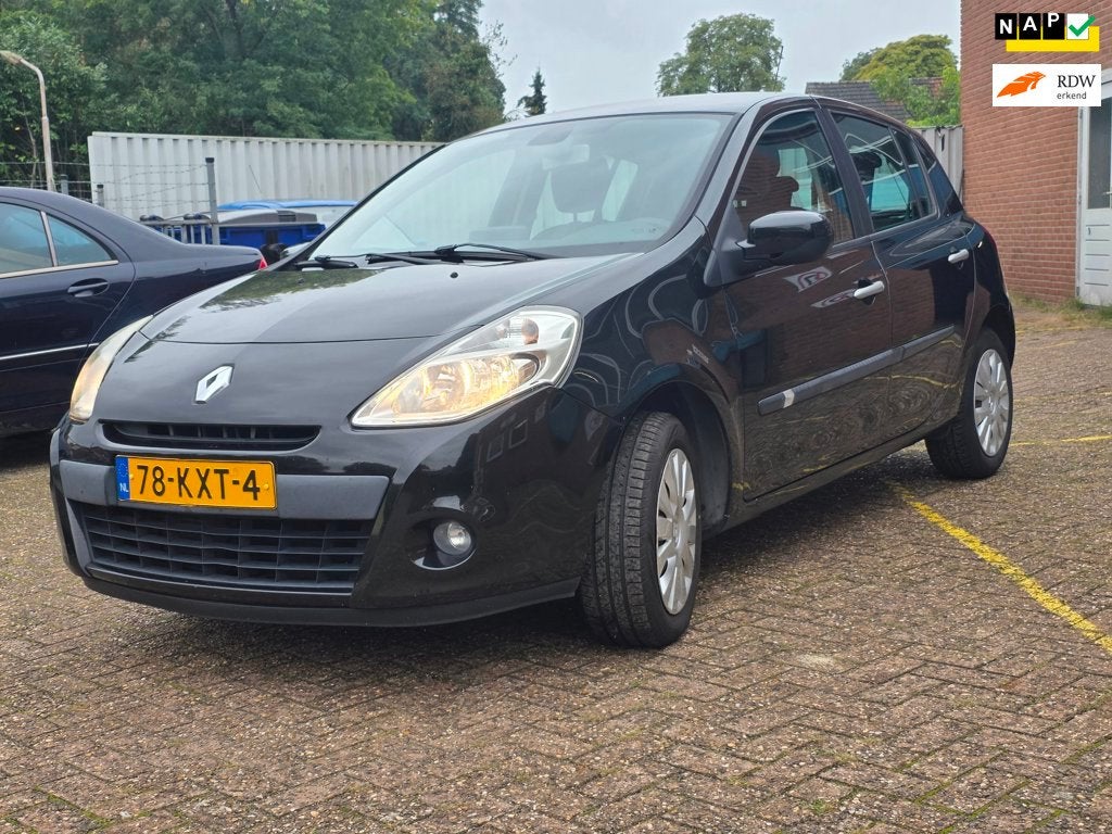 Renault Clio 1.2 TCe Sélection Business | NAP | Nieuwe APK, Voorwielaandrijving, Gebruikt, Zwart, 4 cilinders