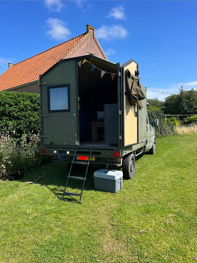 Peugeot J5 camper, leger ambulance, 4x4, 2.5l diesel, Caravans en Kamperen, Overige merken, Buscamper of Camperbus, Diesel, Particulier