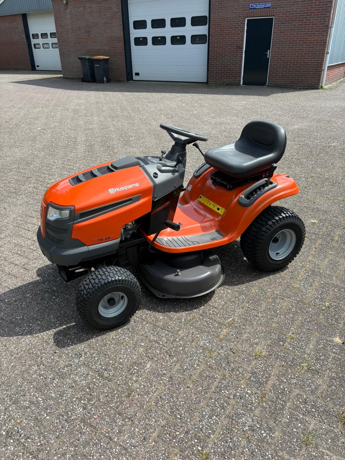 Nieuwstaat ! Husqvarna zitmaaier type TS 38 met 97 cm dek., Tuin en Terras, Ophalen, -, -, Zo goed als nieuw