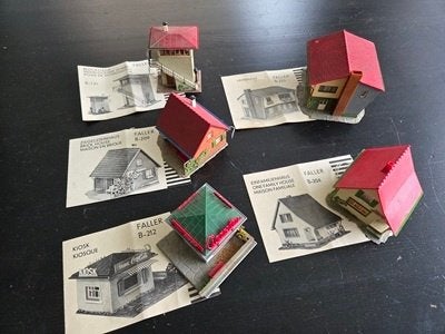 5 Faller modelbouwhuisjes, Gebruikt, Gelijkstroom of Wisselstroom, Brug, Tunnel of Gebouw, Analoog