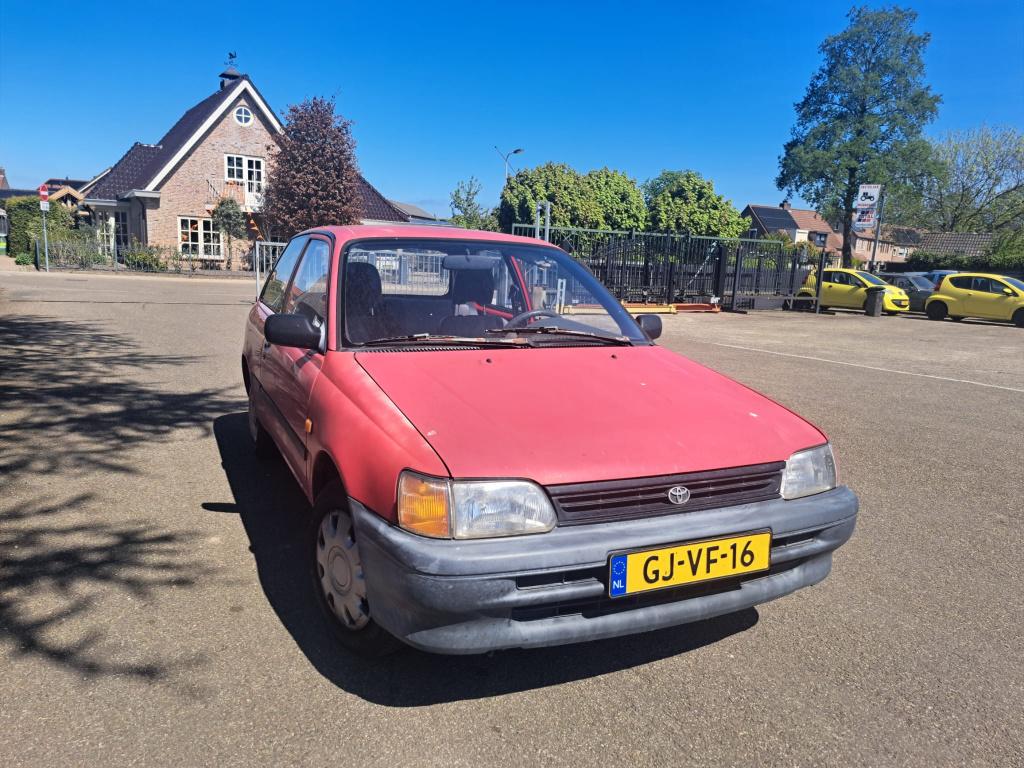 Toyota Starlet 1.3 XLI 12V E2 1993 Rood, Auto's, Toyota, Particulier, Starlet, Radio, Trekhaak, Benzine, Euro 1, Hatchback, Handgeschakeld