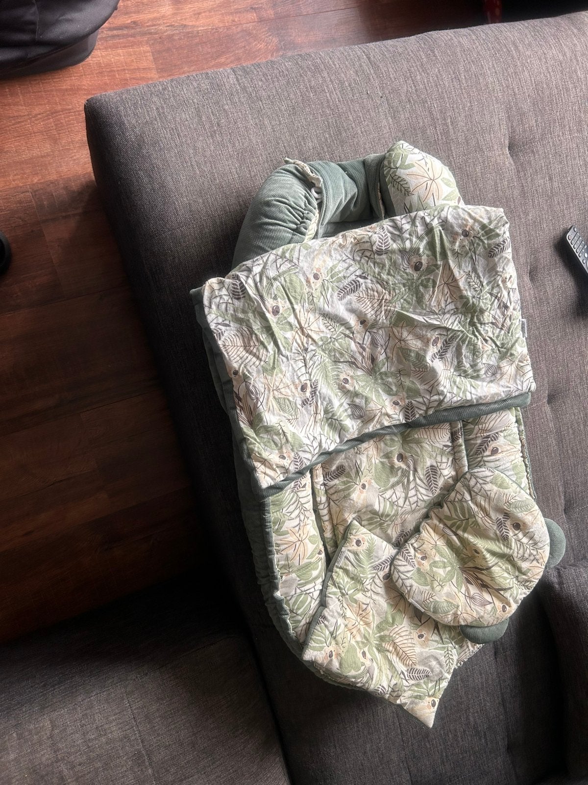 Groen babynest met koala’s, Ophalen, Zo goed als nieuw, Groen