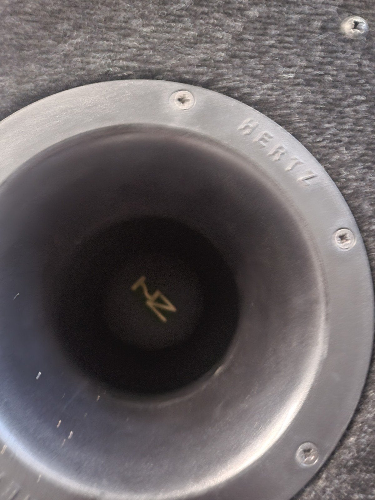 hertz subwoofer met een alpine versterker, Ophalen, Zo goed als nieuw