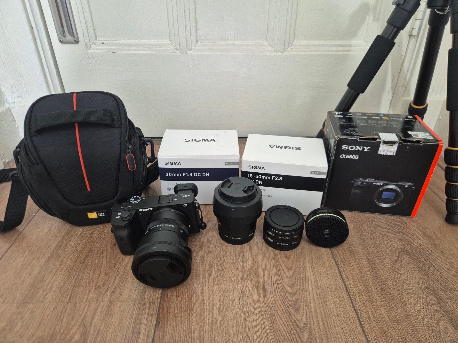 Sony A6600 + Sigma 18-50mm F2.8 + 30mm F1.4 + accessoires, Ophalen, Beeldstabilisatie, Screenprotector, 25 megapixels
