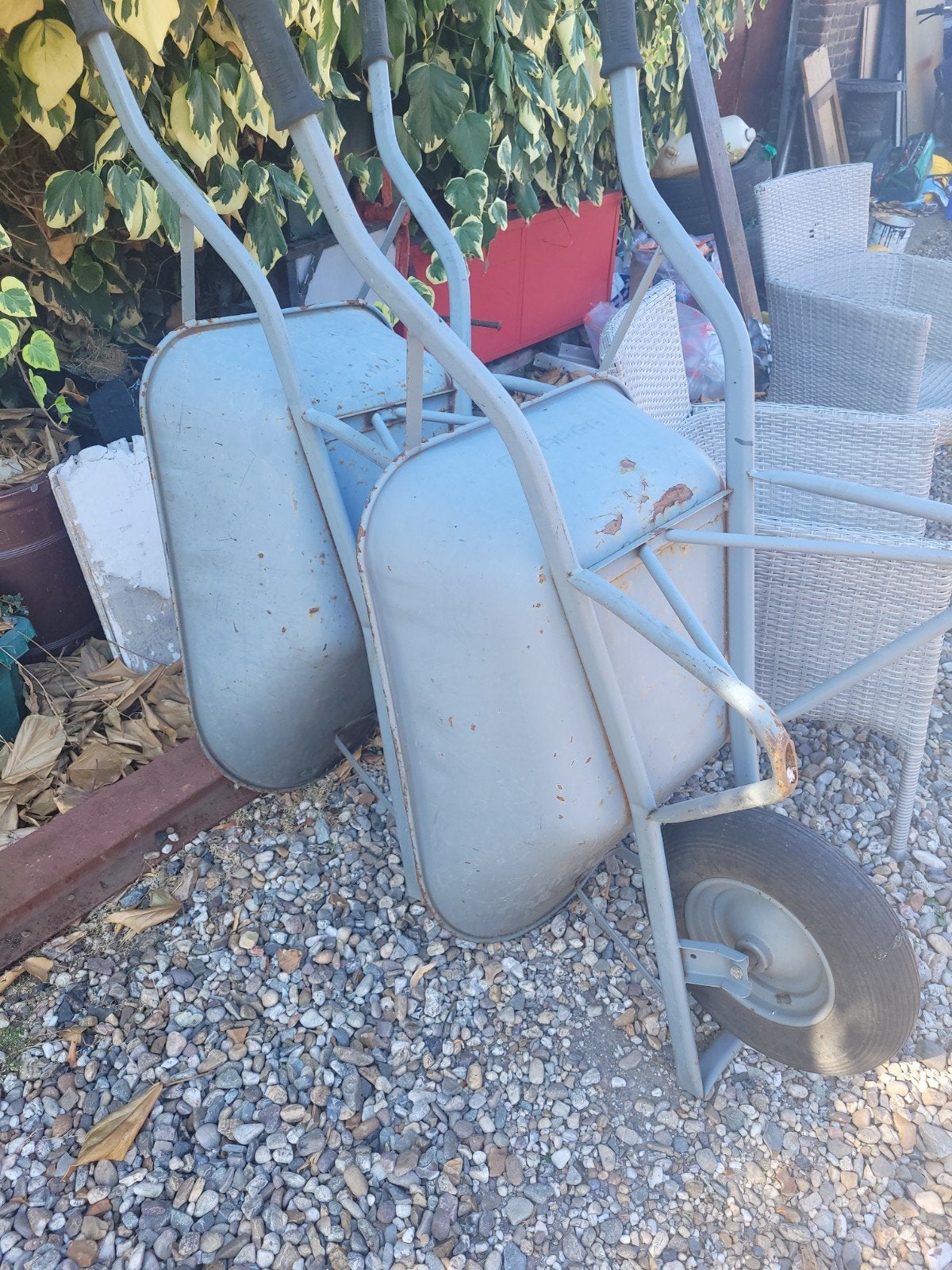 Twee Gebruikte Kruiwagens voor Tuin en Bouw, Ophalen of Verzenden, Gebruikt, Handmatig, Eenwielig