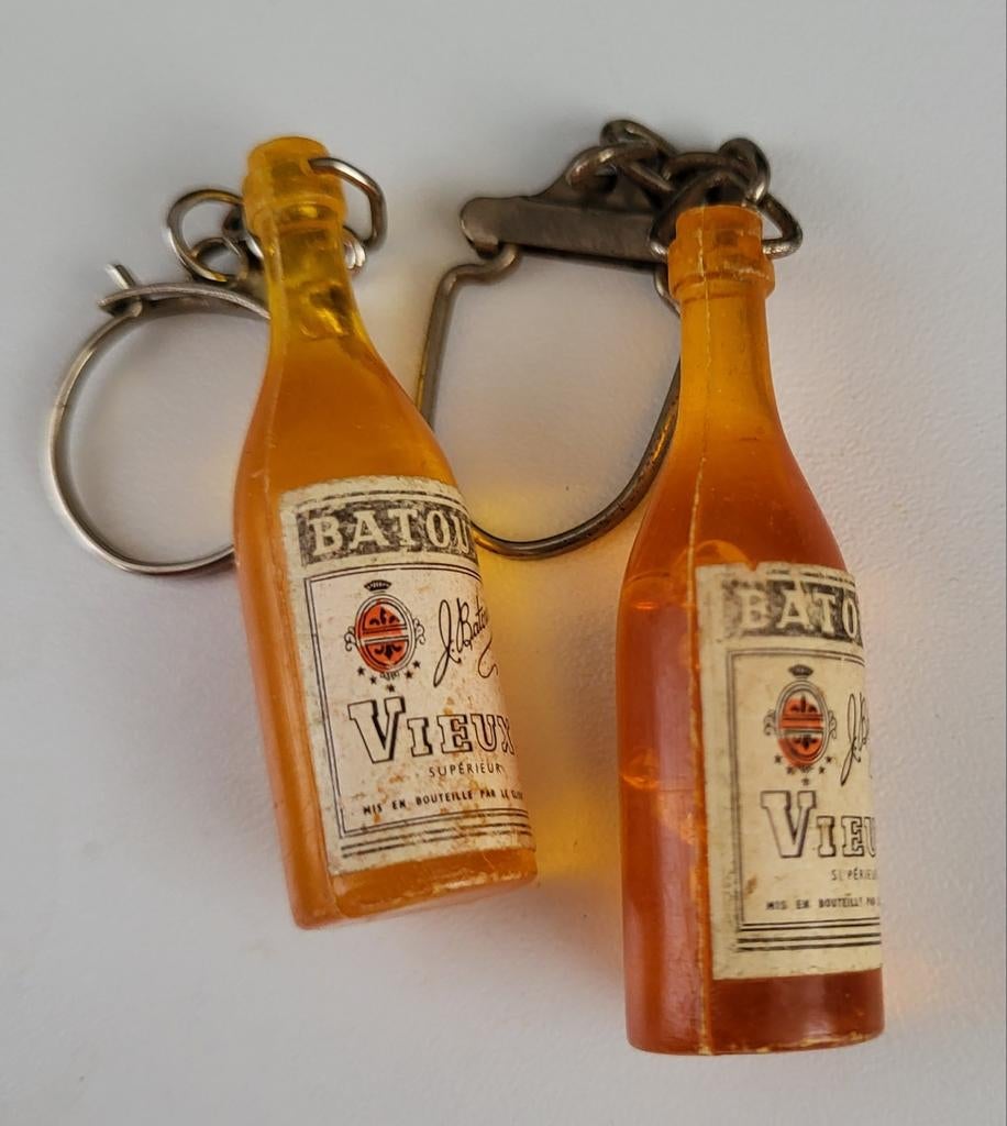 Vintage Sleutelhangers - BATO Vieux Flesjes (2 stuks), Verzamelen, Ophalen of Verzenden, Gebruikt, Overige typen