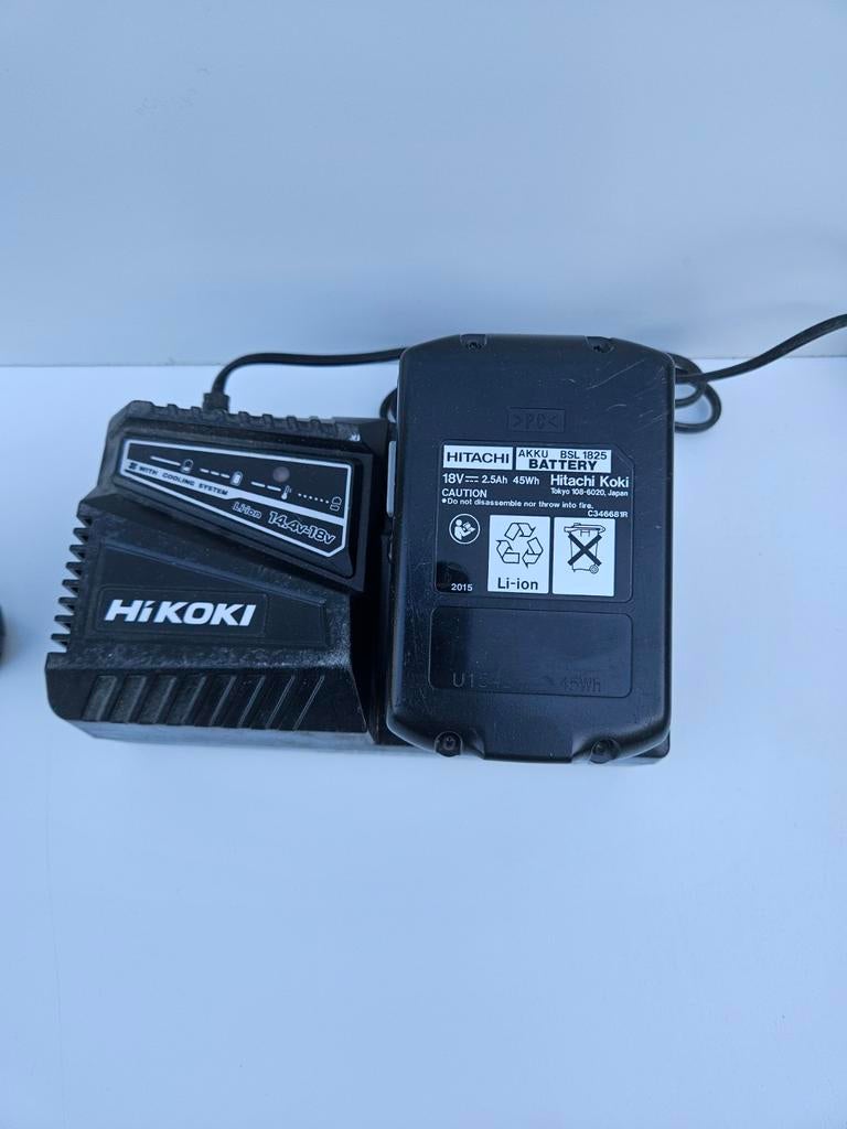 2x Hitachi/Hikoki 2.5 Ah accu's met lader - Nieuw, Ophalen