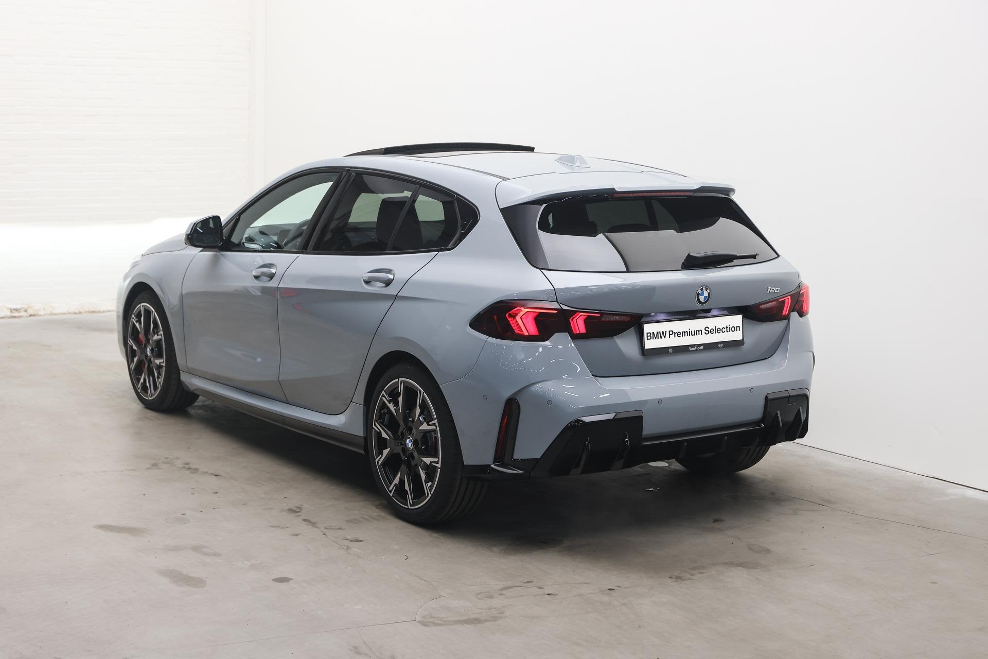 BMW 1 Serie 120 High Executive M Sport Automaat / Panoramada, Auto's, Dealer onderhouden, 156 pk, Met garantie (alle), Origineel Nederlands