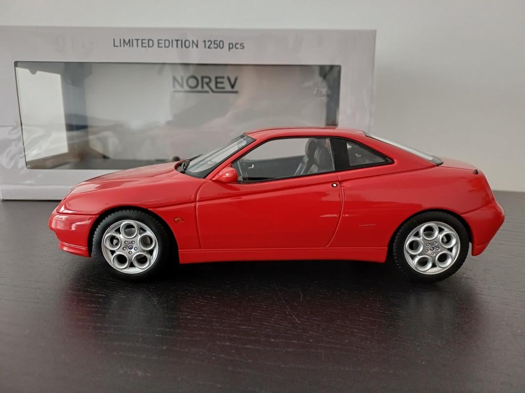 Alfa Romeo GTV NOREV 1:18 NIEUWSTAAT, Ophalen, Zo goed als nieuw, Auto, Norev