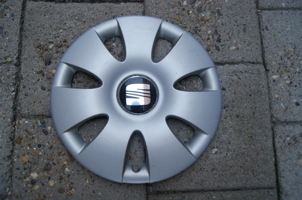 1 losse originele wieldop Seat Ibiza 14 inch (Model 4), Auto diversen, Wieldoppen, Gebruikt, Ophalen of Verzenden