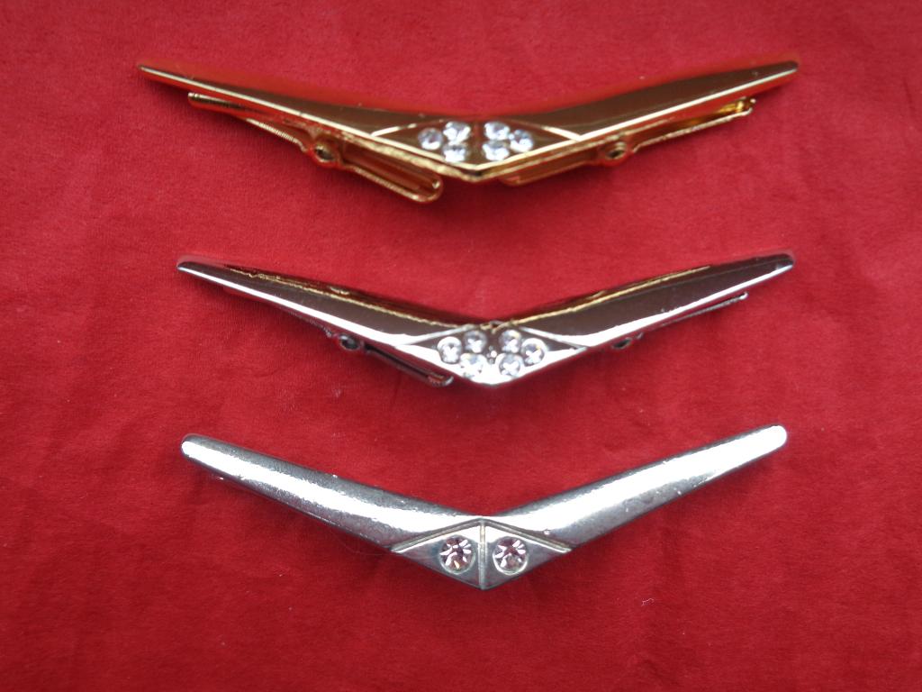 BOORDKLEM kraagklem zilver goud kleur strass NIEUW!, Ophalen of Verzenden, Nieuw, Overige kleuren