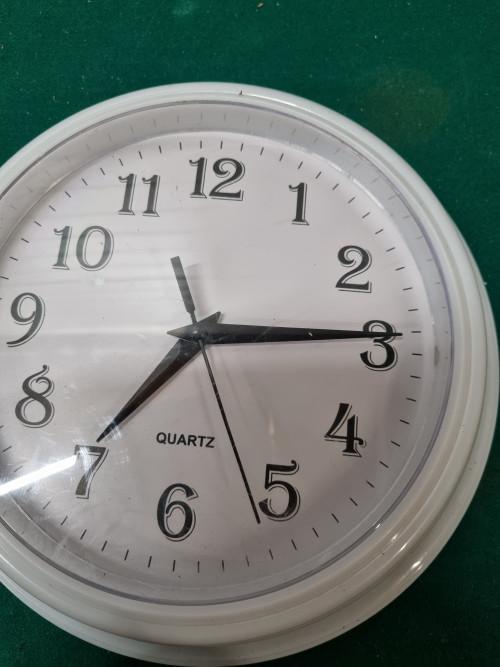 wandklok wit quartz op baterijen, Ophalen of Verzenden, 'T Olde Gre-j, Info@toldegrej.nl, Endepoelstraat 20f Didam