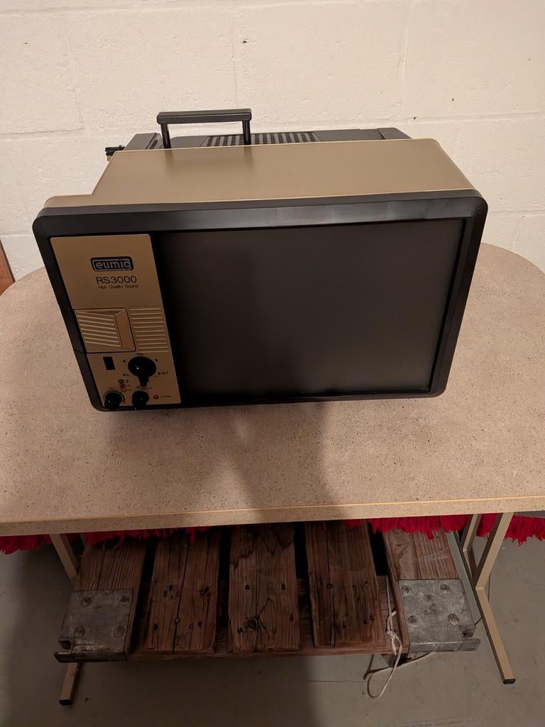 Eumig RS 3000 Super 8 Filmprojector met Scherm, Ophalen, Gebruikt, Met scherm