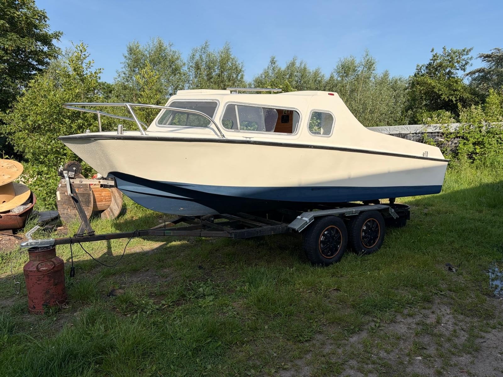 Kajuitboot met Suzuki buitenboordmotor en trailer, Ophalen, Gebruikt, Kajuitboot, Buitenboordmotor