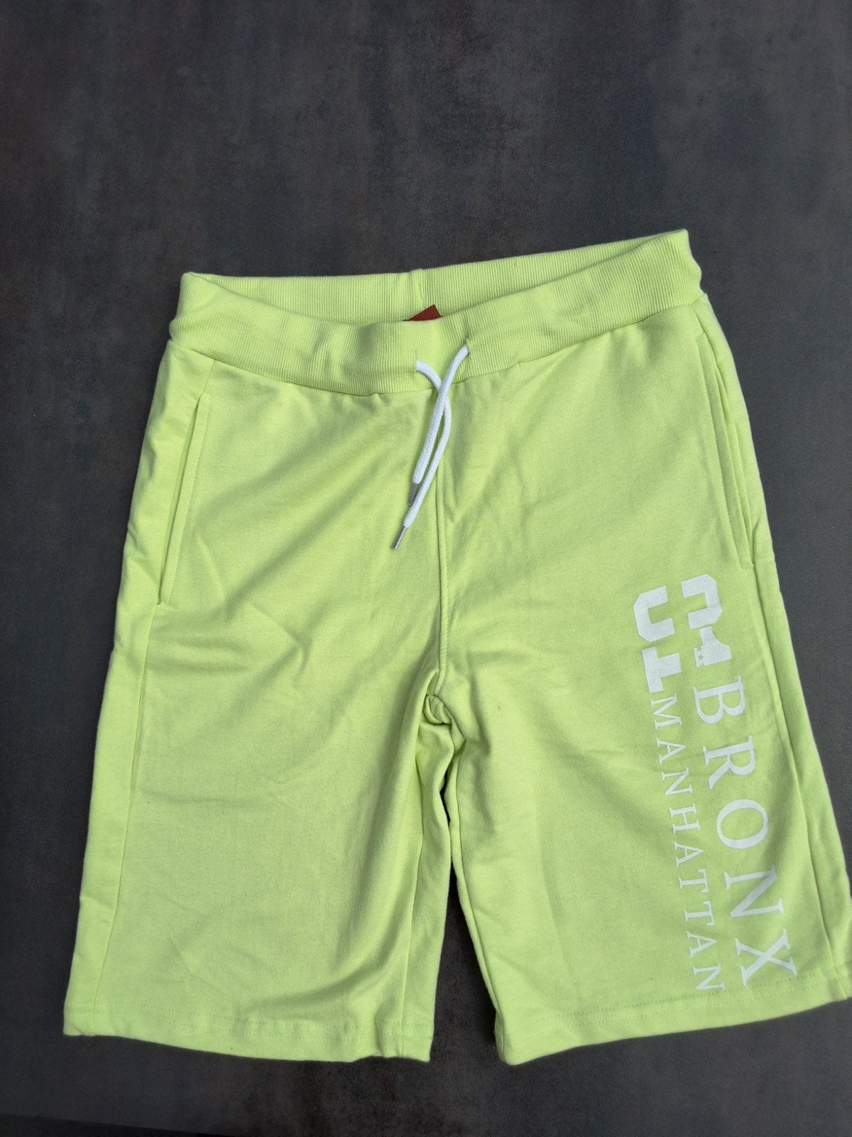 Nieuwe korte broek maat 158-164, Kinderen en Baby's, Kinderkleding | Maat 158, Ophalen of Verzenden, Nieuw, Jongen, Broek