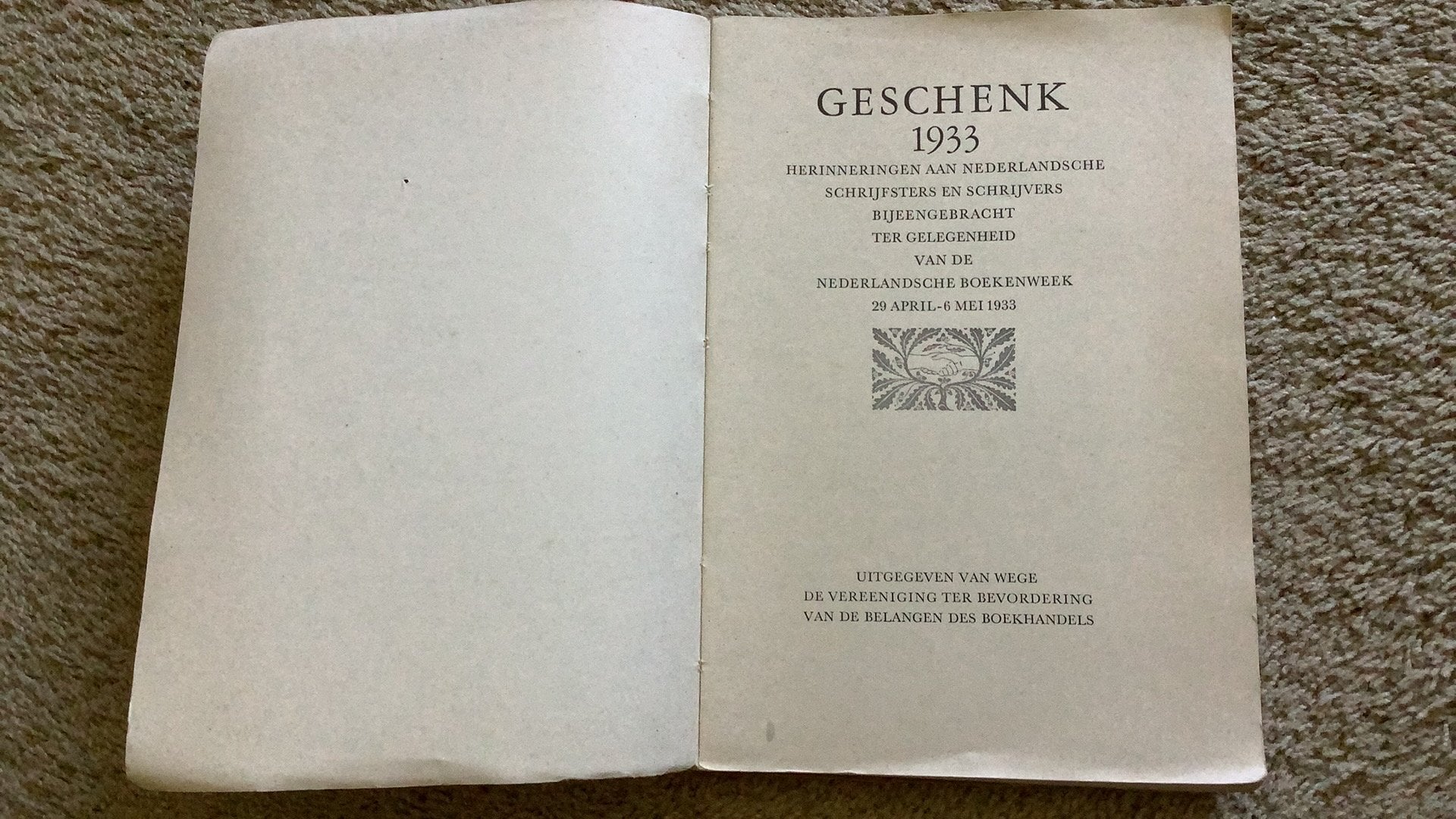 Geschenk 1933. Herinneringen aan schrijfsters / schrijvers, Boeken, Ophalen of Verzenden, Gelezen