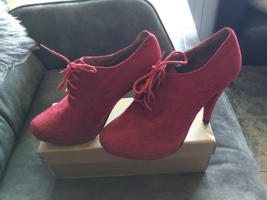 Rode hoge schoenen 40( 1x gedragen ) Bristol, Ophalen, Nieuw, Schoenen met hoge hakken, Bristol