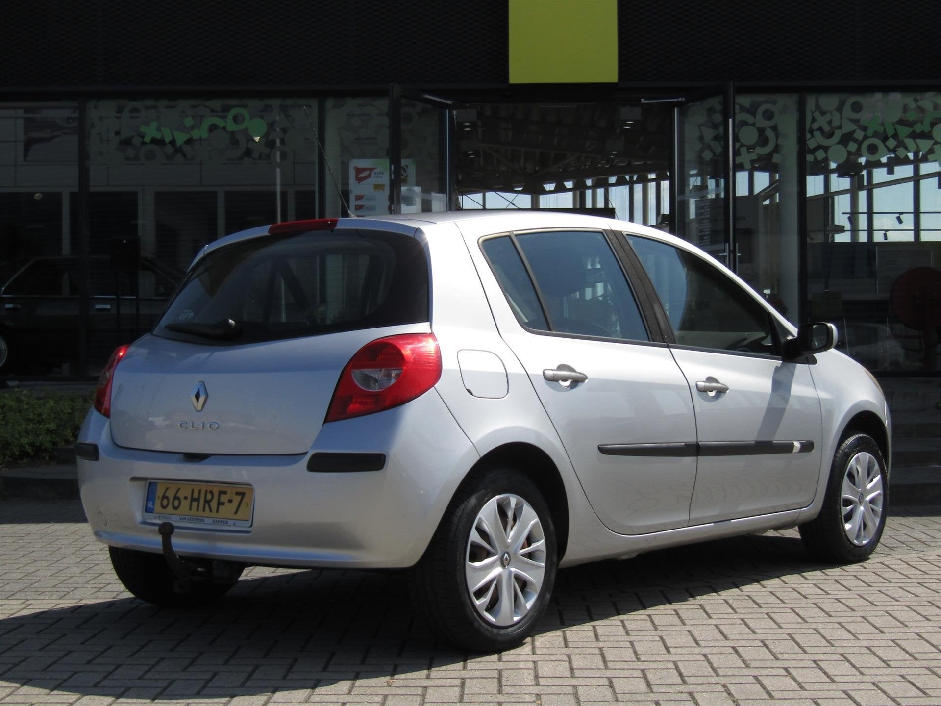 RENAULT Clio 1.2 TCE 100 5-DRS Dynamique / Trekhaak / Cruise, Auto's, Voorwielaandrijving, Dealer onderhouden, Gebruikt, Zwart