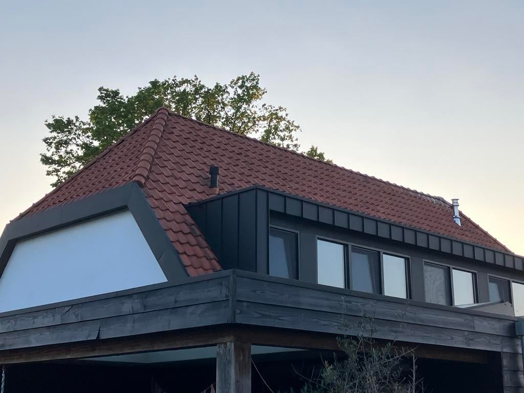 550 Gebruikte dakpannen "Gebroeders Lauman tegelen", Ophalen, Steen of Klei, Zo goed als nieuw, 15 m² of meer