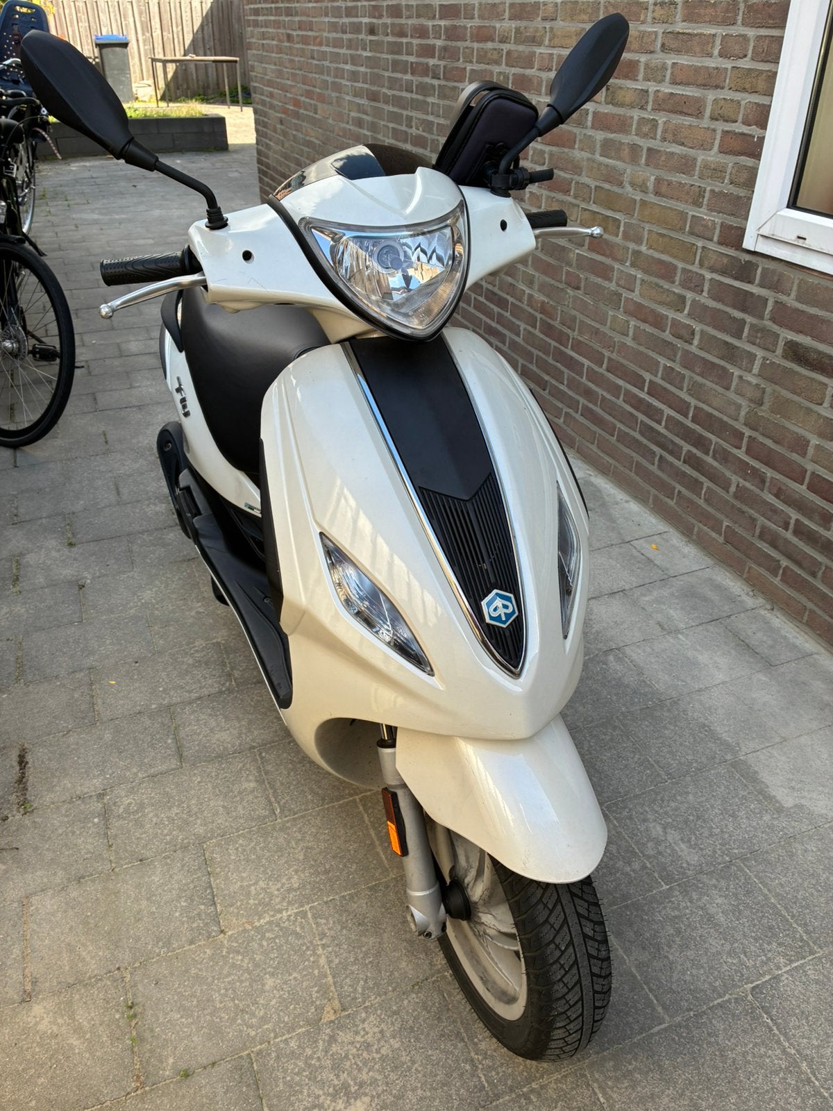 Piaggio Fly 50 4t wit, geel kenteken, Fietsen en Brommers, Scooters | Overige merken, Ophalen, Gebruikt, Maximaal 45 km/u, Benzine