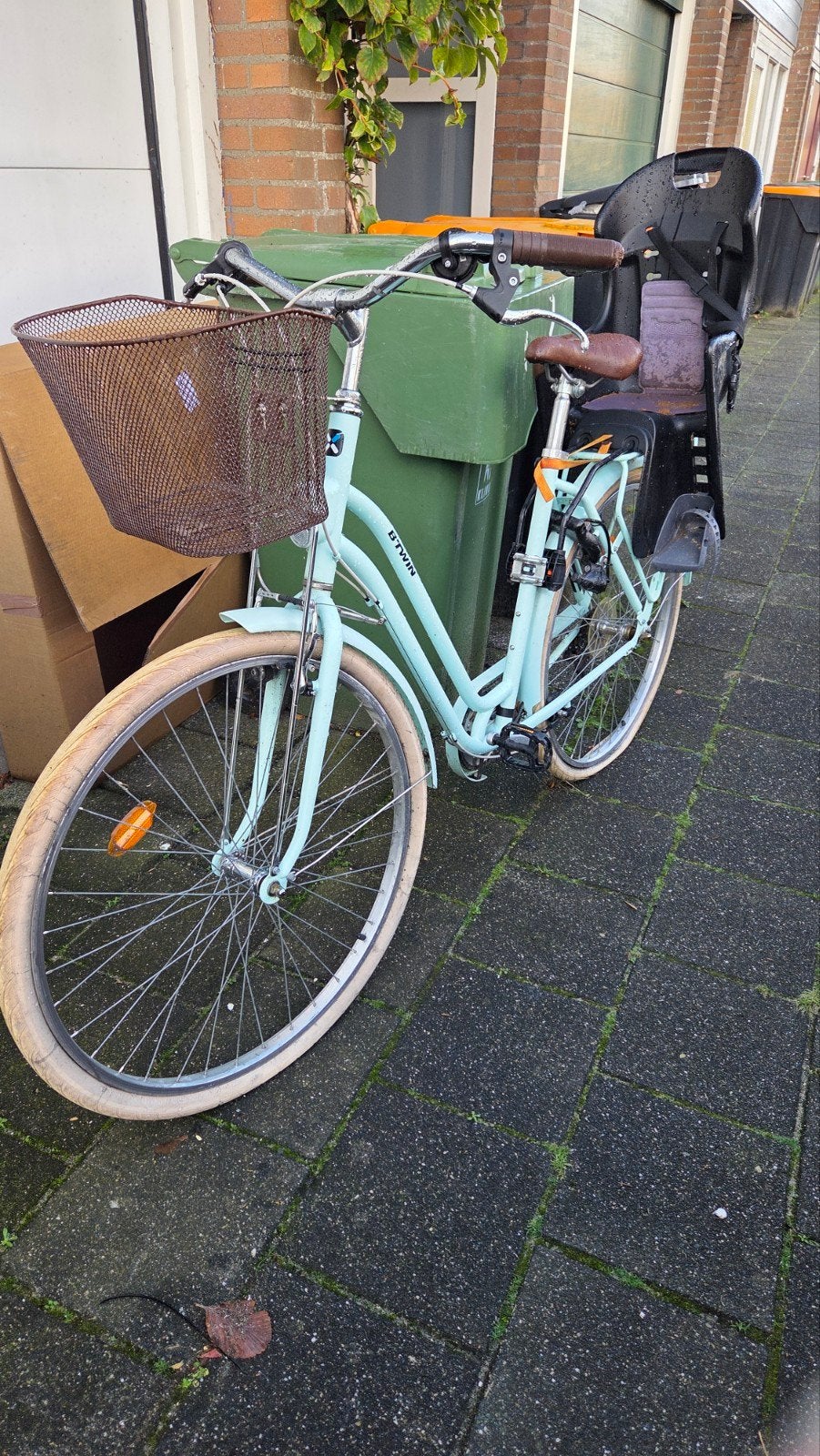 Nette B'twin damesfiets - banden moeten nagekeken, Fietsen en Brommers, Ophalen, Gebruikt, Overige merken