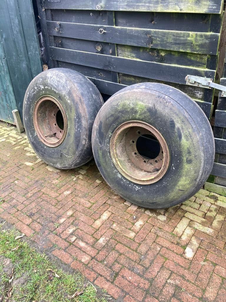 landbouwvelgen 8 gaats met giertank vliegtuigbanden, Ophalen of Verzenden