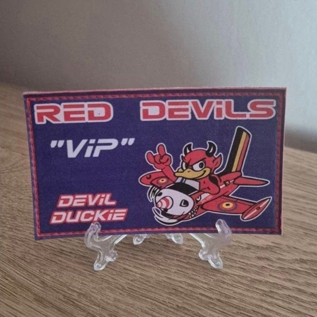 Red Devils "VIP" Devil Duckie badge., Ophalen of Verzenden, Nieuw, Patch, Badge of Embleem