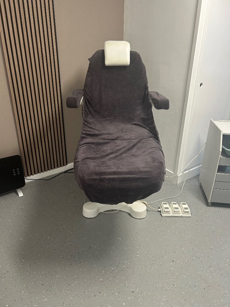 Pedicure stoel (elektrisch), Ophalen, Gebruikt, Kunststof, Wit