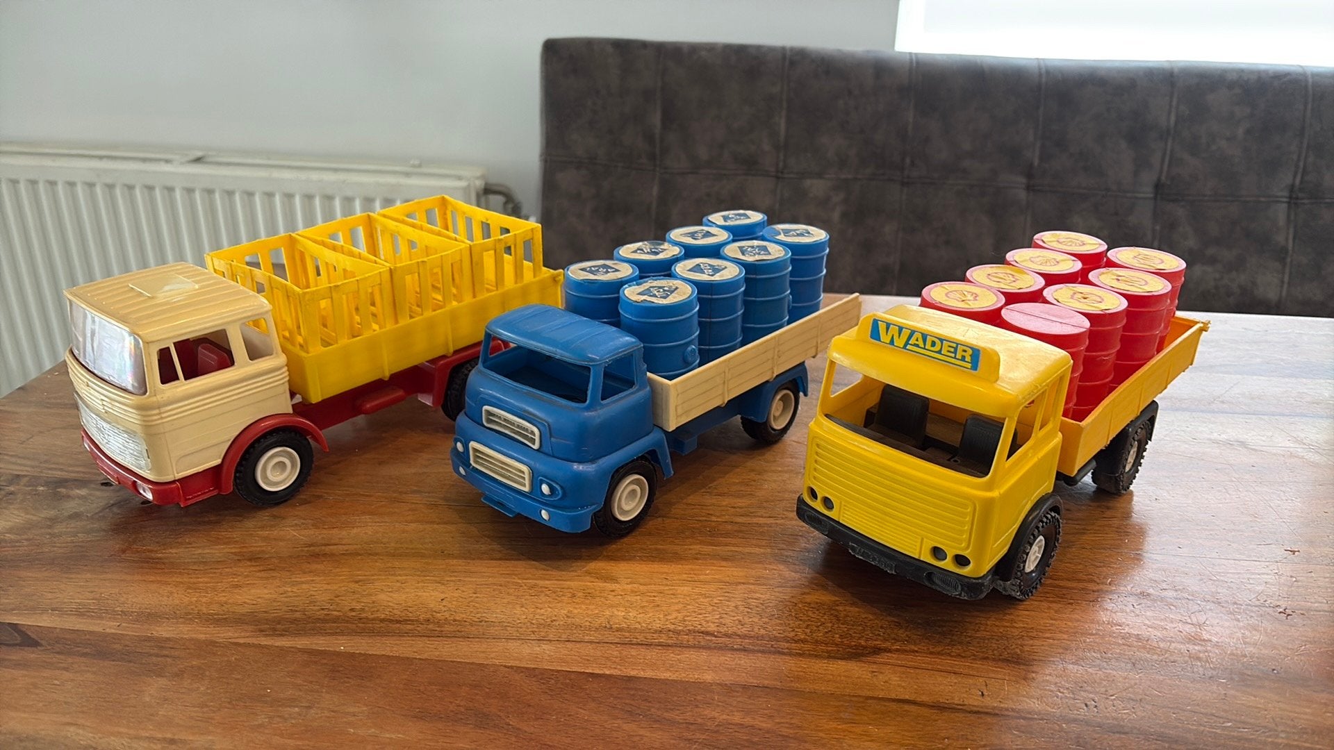 3 plastic trucks , 2 wader, Ophalen of Verzenden