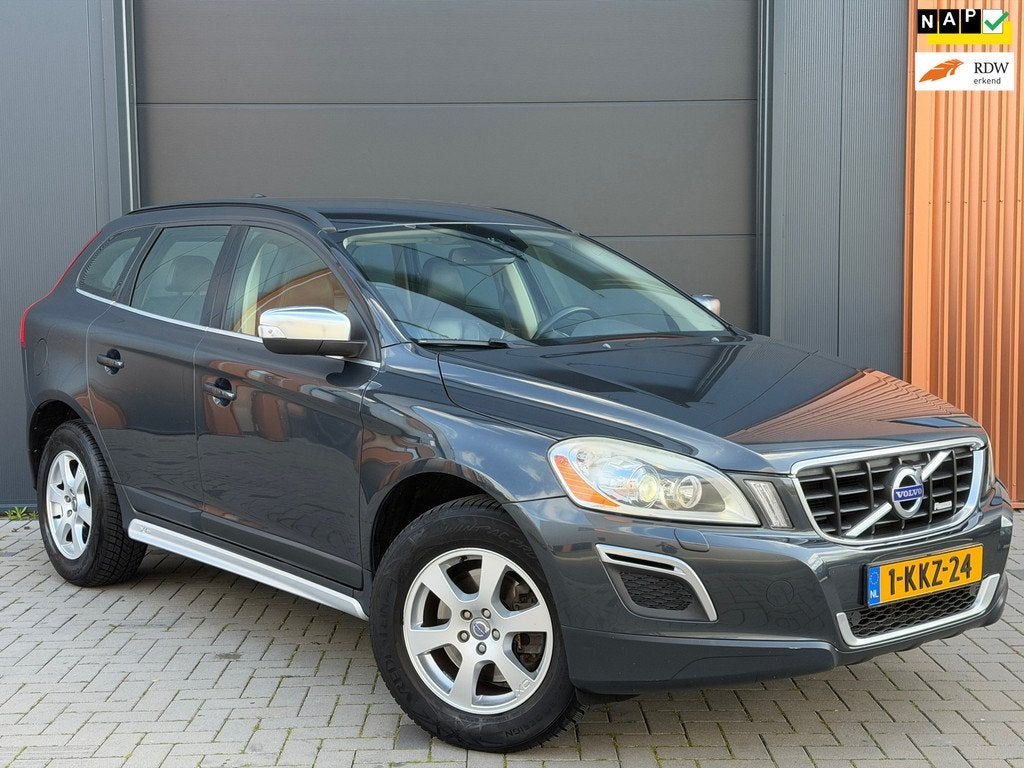 Volvo XC60 2.0 T5 R-Design|Volledig Dealeronderhouden!|Trekh, Auto's, Volvo, Euro 5, Zwart, 4 cilinders, Automatische klimaatregeling