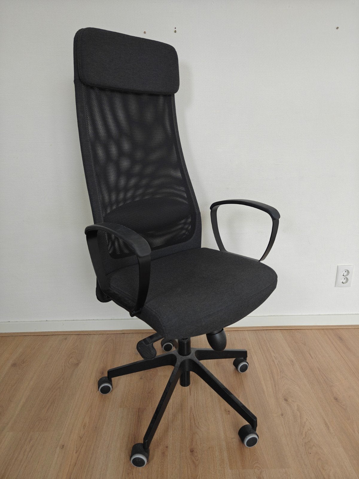 Ikea Markus bureaustoel (vissle donkergrijs), Huis en Inrichting, Bureaustoelen, Ophalen, Zo goed als nieuw, Grijs