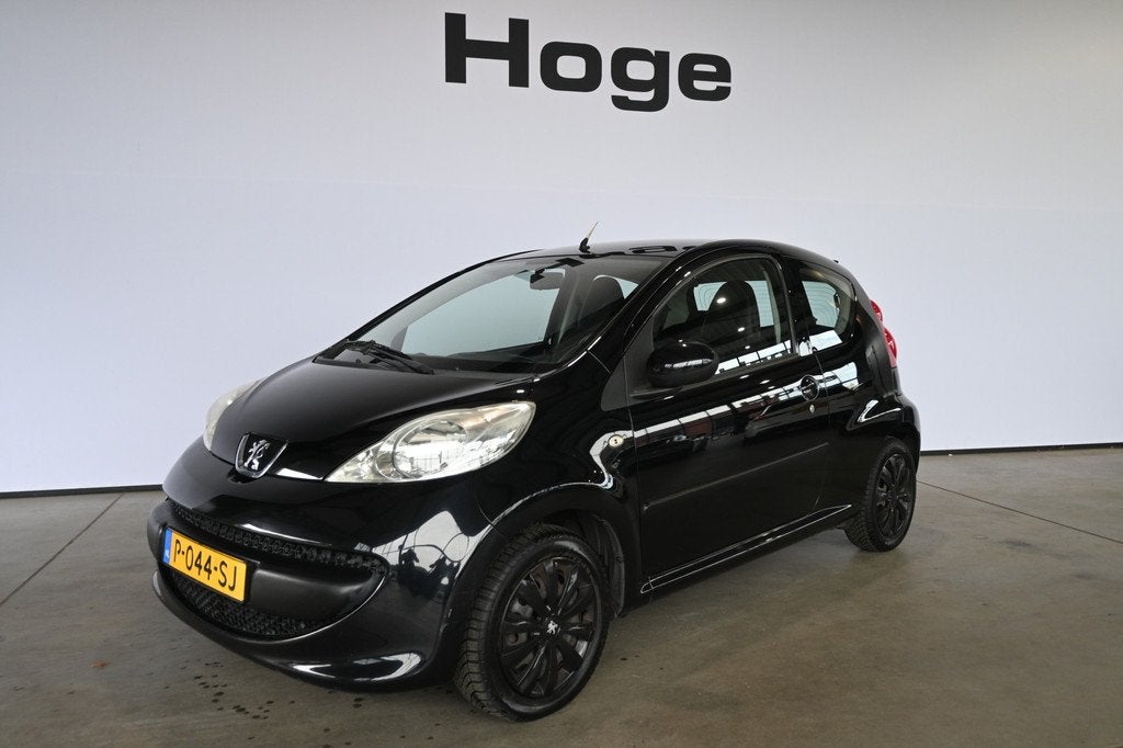 Peugeot 107 1.0-12V XR Airco Elektrisch pakket Leer / Alcant, Auto's, Voorwielaandrijving, Metallic lak, Gebruikt, Zwart