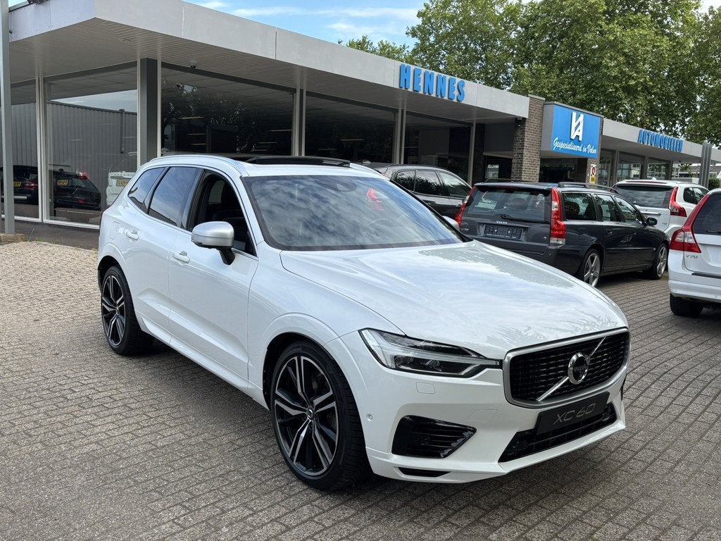 Volvo XC60 T8 AWD R-Design B&W HeadUp Luchtvering 360 Keyles, Auto's, Volvo, Automaat, Gebruikt, Adaptive Cruise Control, Wit