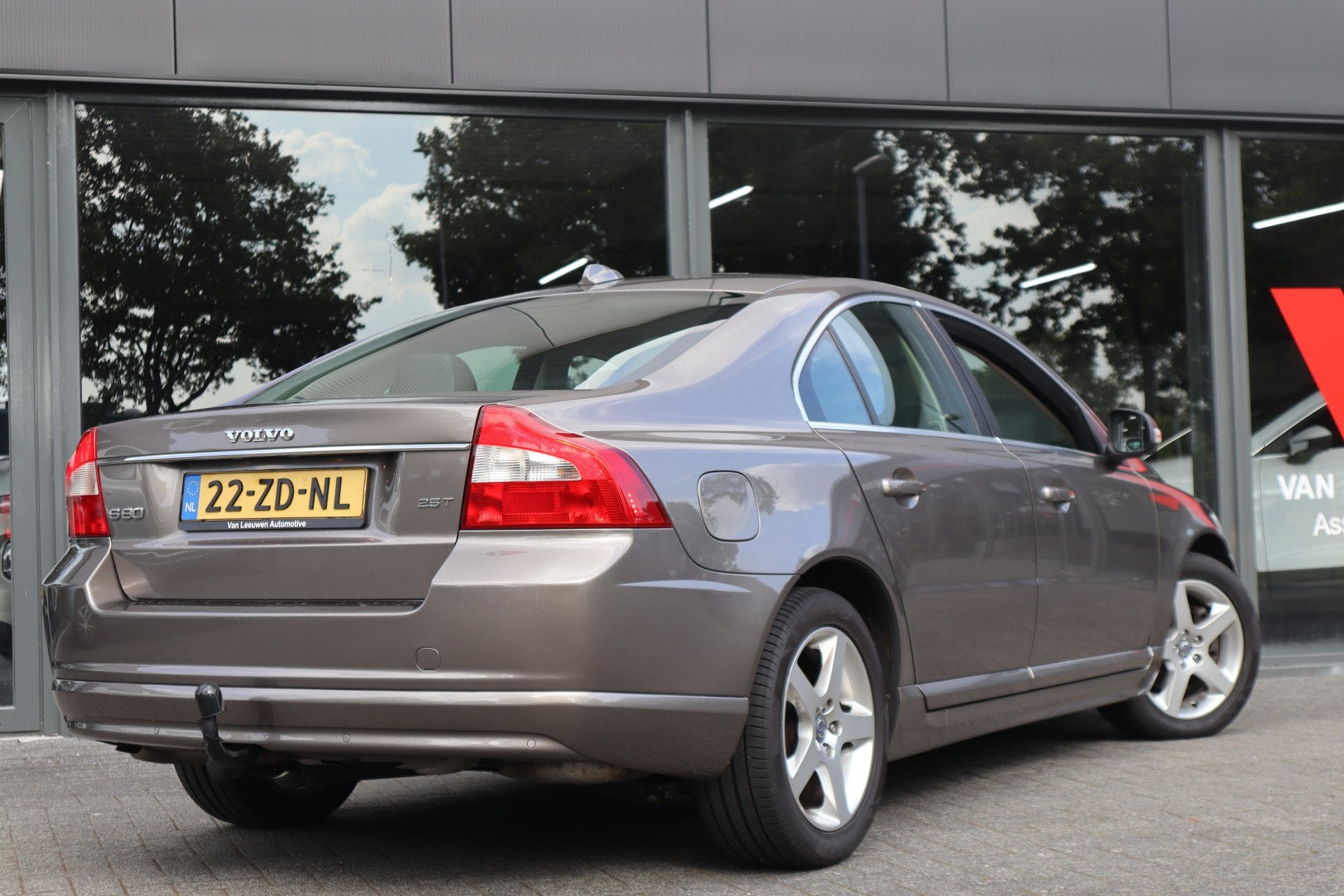 Volvo S80 2.5 T Momentum | Rijklaar | Leder | Trekhaak, Voorwielaandrijving, Zwart, Parkeersensor, 2521 cc
