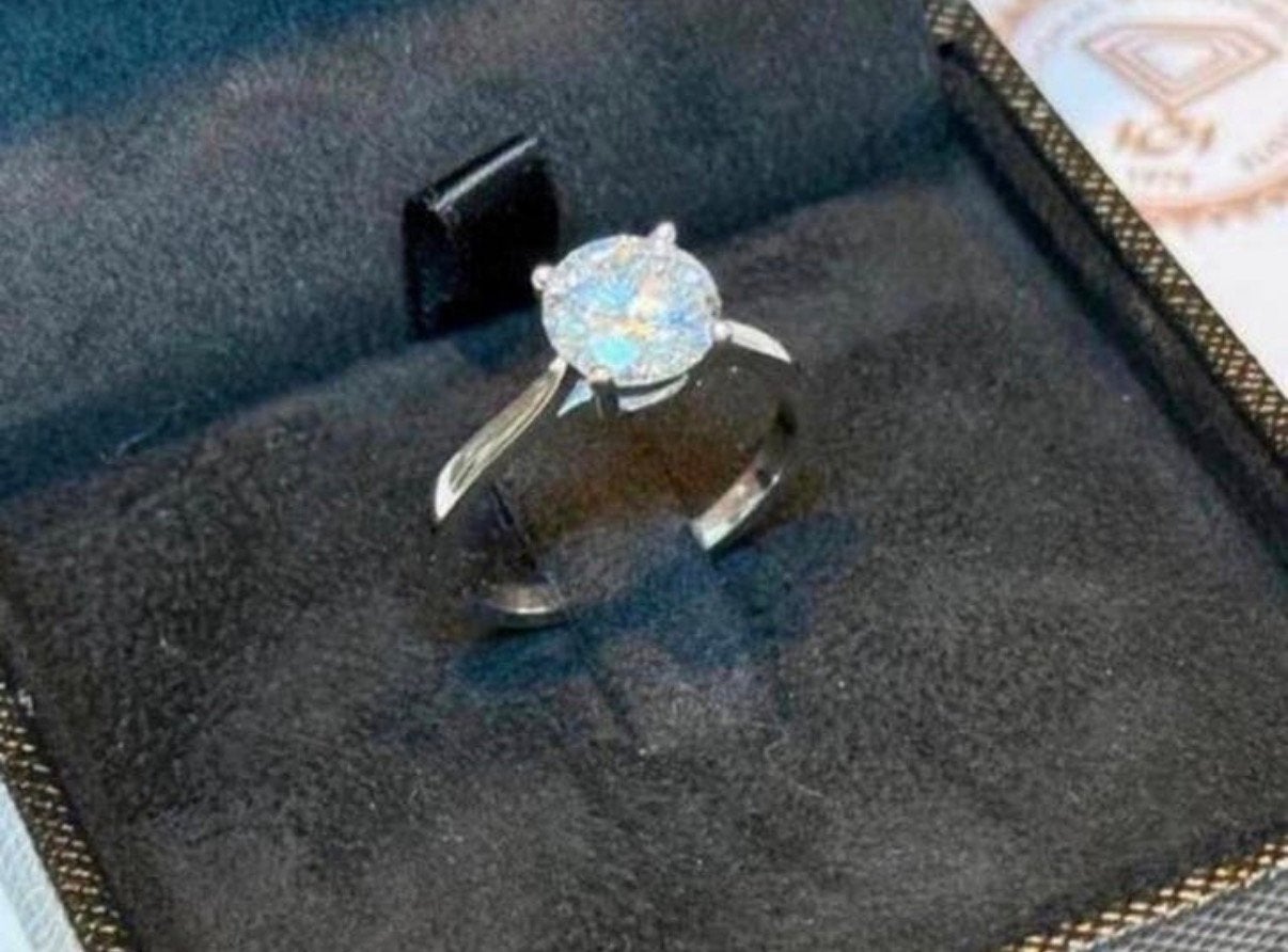 Nieuwe gouden ring met VS diamant van 2.10ct en certificaat!, Nieuw, Ophalen of Verzenden, 17 tot 18, Met edelsteen