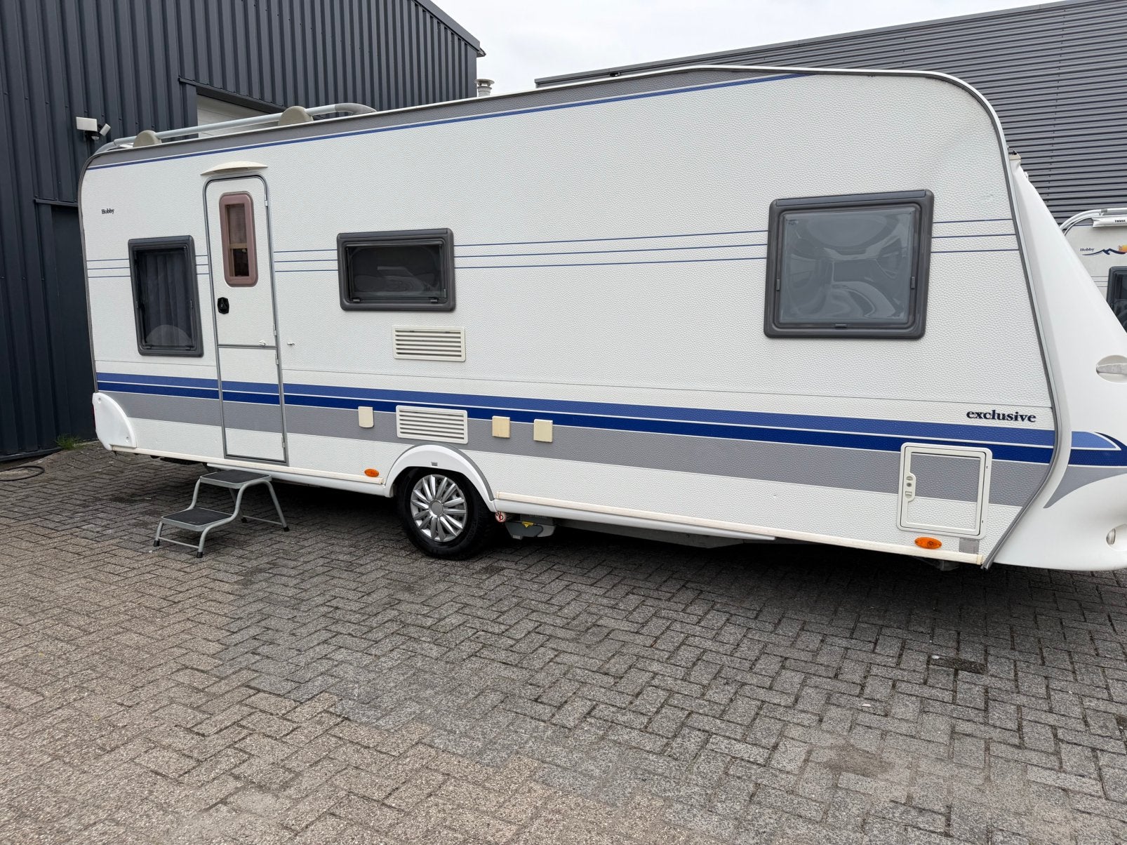 Hobby 560 KMFE met mover, airco en Isabella voortent, Caravans en Kamperen, Caravans, Rondzit, Hobby, Bedrijf, 5 tot 6 meter