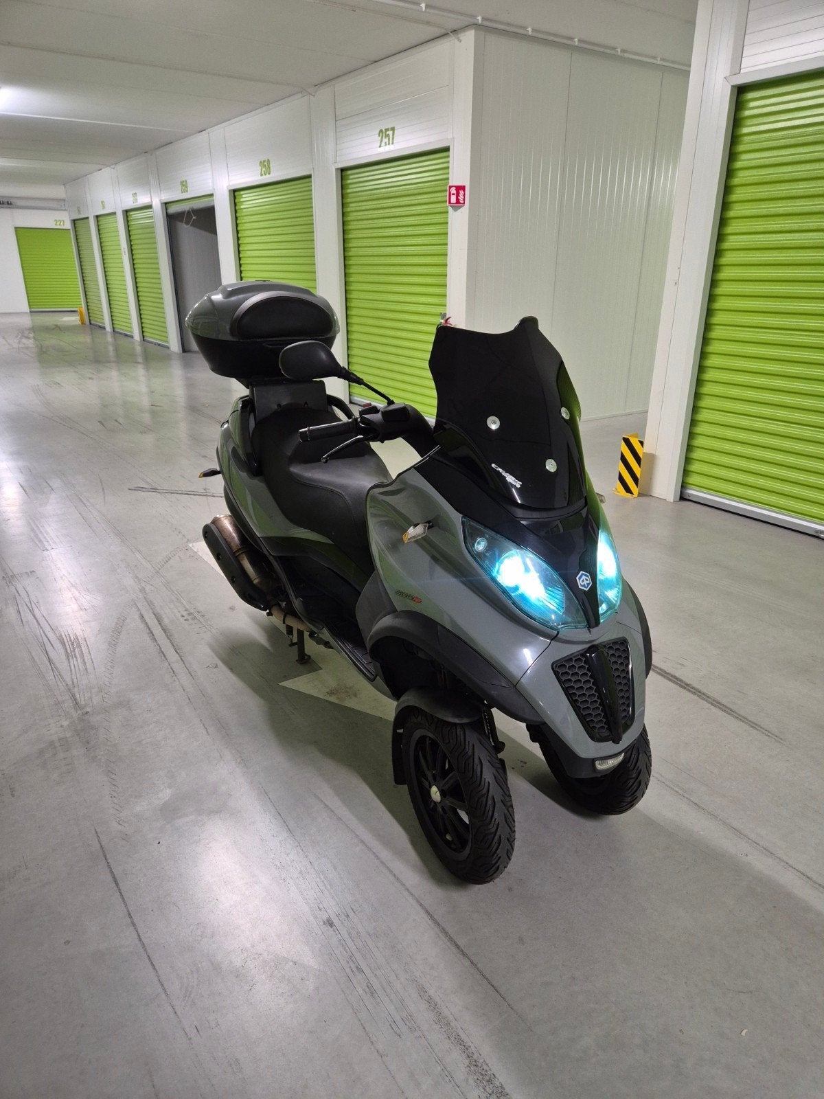Piaggio MP3 500cc sport met alarm  nieuwe achterrem en band, Fietsen en Brommers, Ophalen of Verzenden
