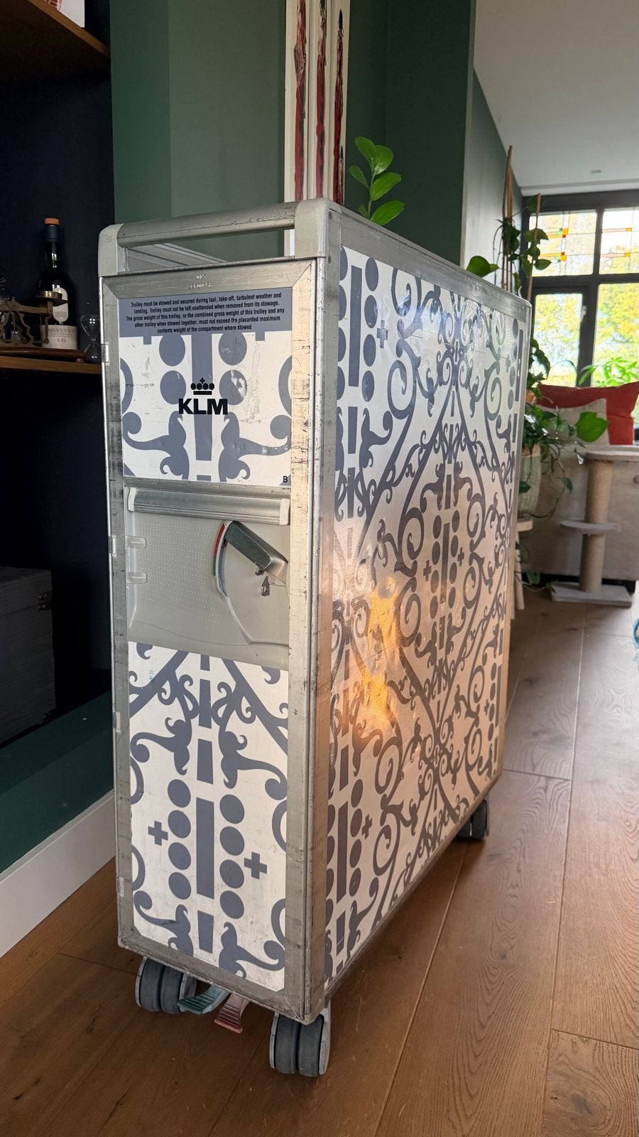 KLM Vliegtuig Trolley - business class, Ophalen