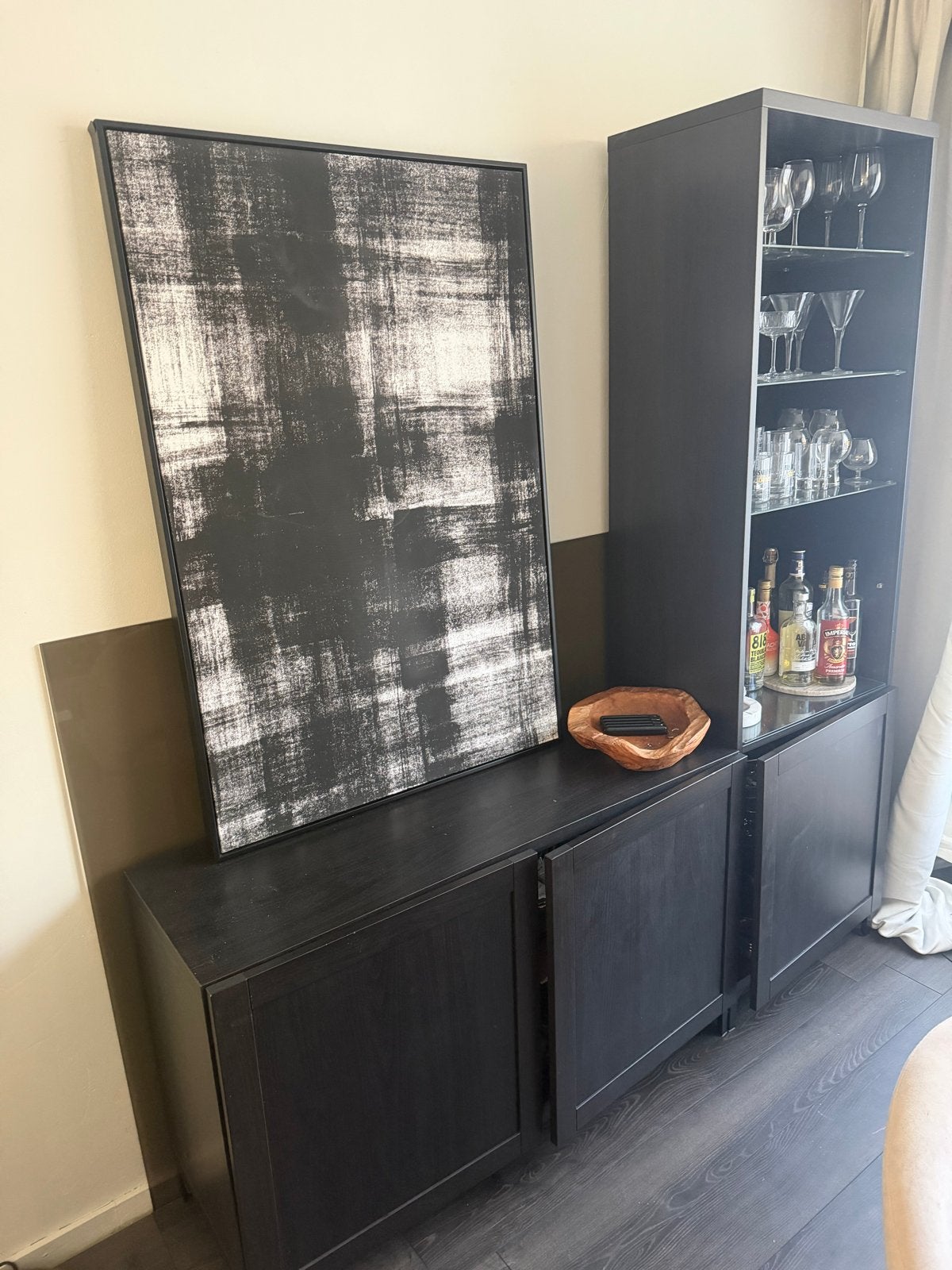 Ikea kast - donkerbruin/zwart dressoir met vitrinekast, Ophalen, Gebruikt