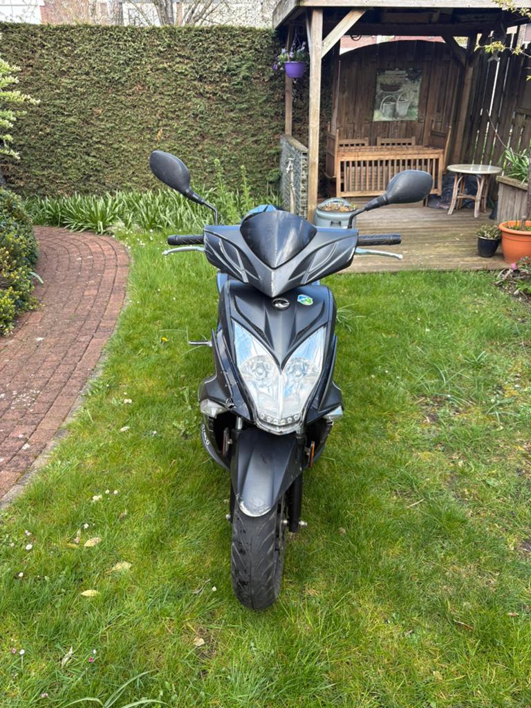 Kymco super 8 scooter geel kenteken, Fietsen en Brommers, Scooters | Kymco, Ophalen