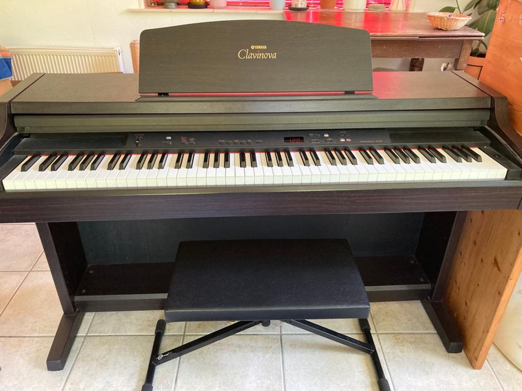 Prachtige Clavinova CLP-820 elektrische piano van Yamaha, Ophalen, Zo goed als nieuw, Zwart
